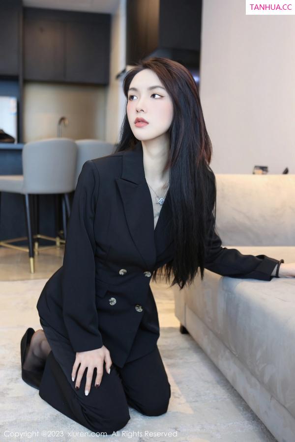   [XiuRen]高清写真图 2023.04.14 No.6576 乔一一 黑丝美腿第9张图片